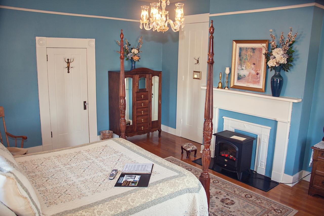 The Carriage Inn Bed And Breakfast Charles Town Εξωτερικό φωτογραφία